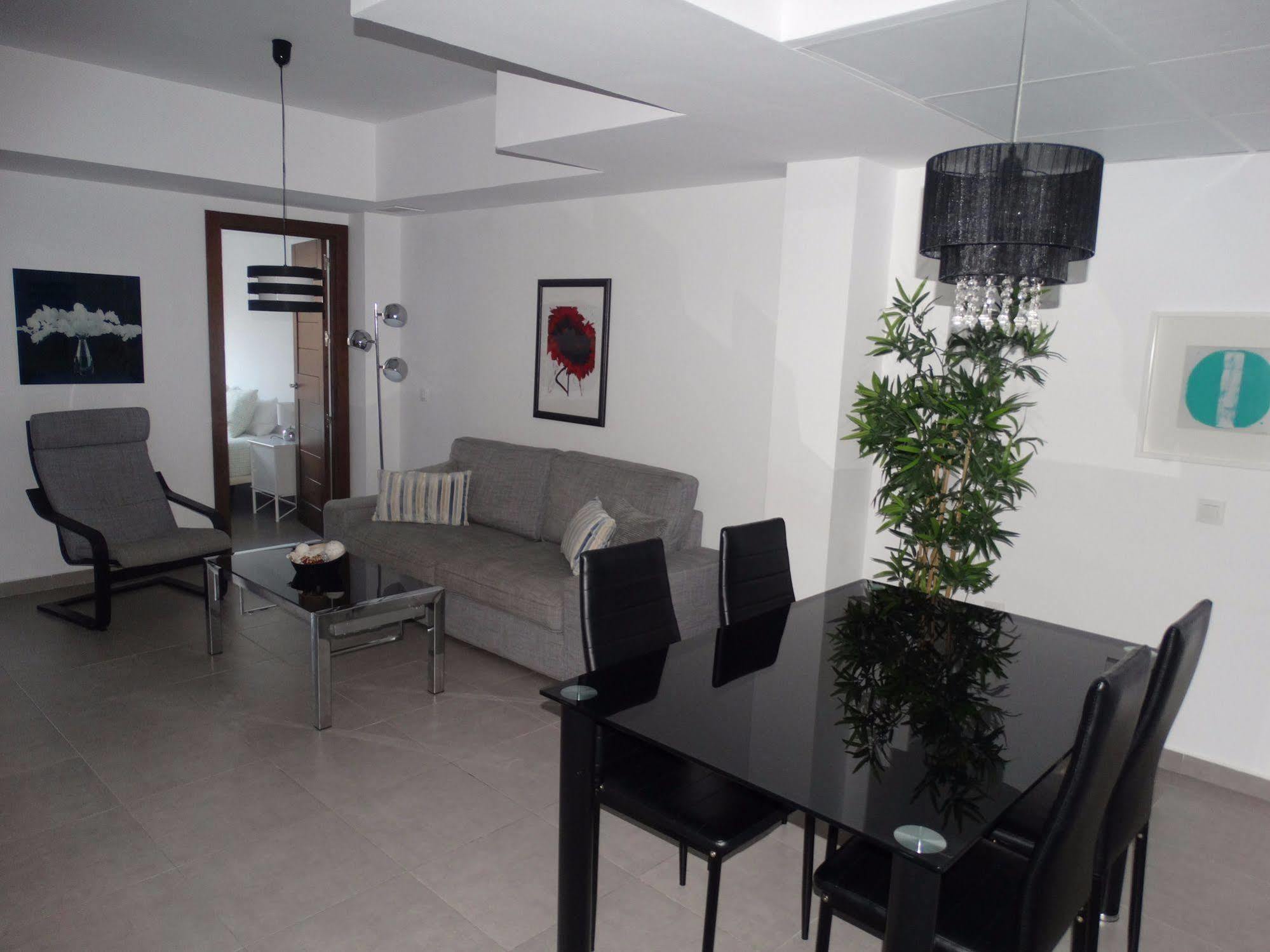 Malaga Apartamentos - Nuno Gomez, 24 Eksteriør billede